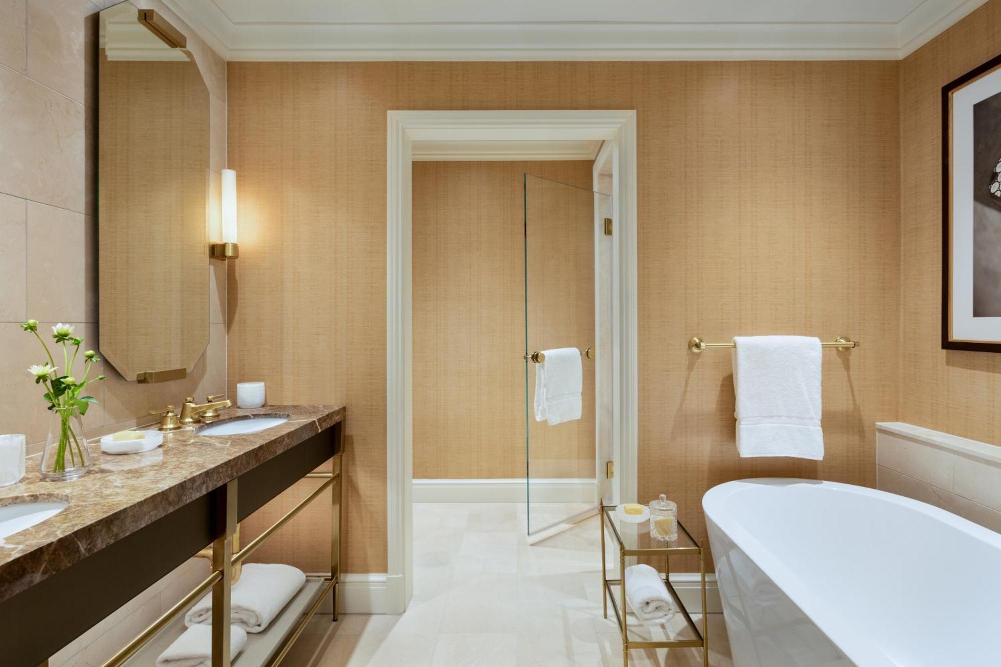Premier King Accessible