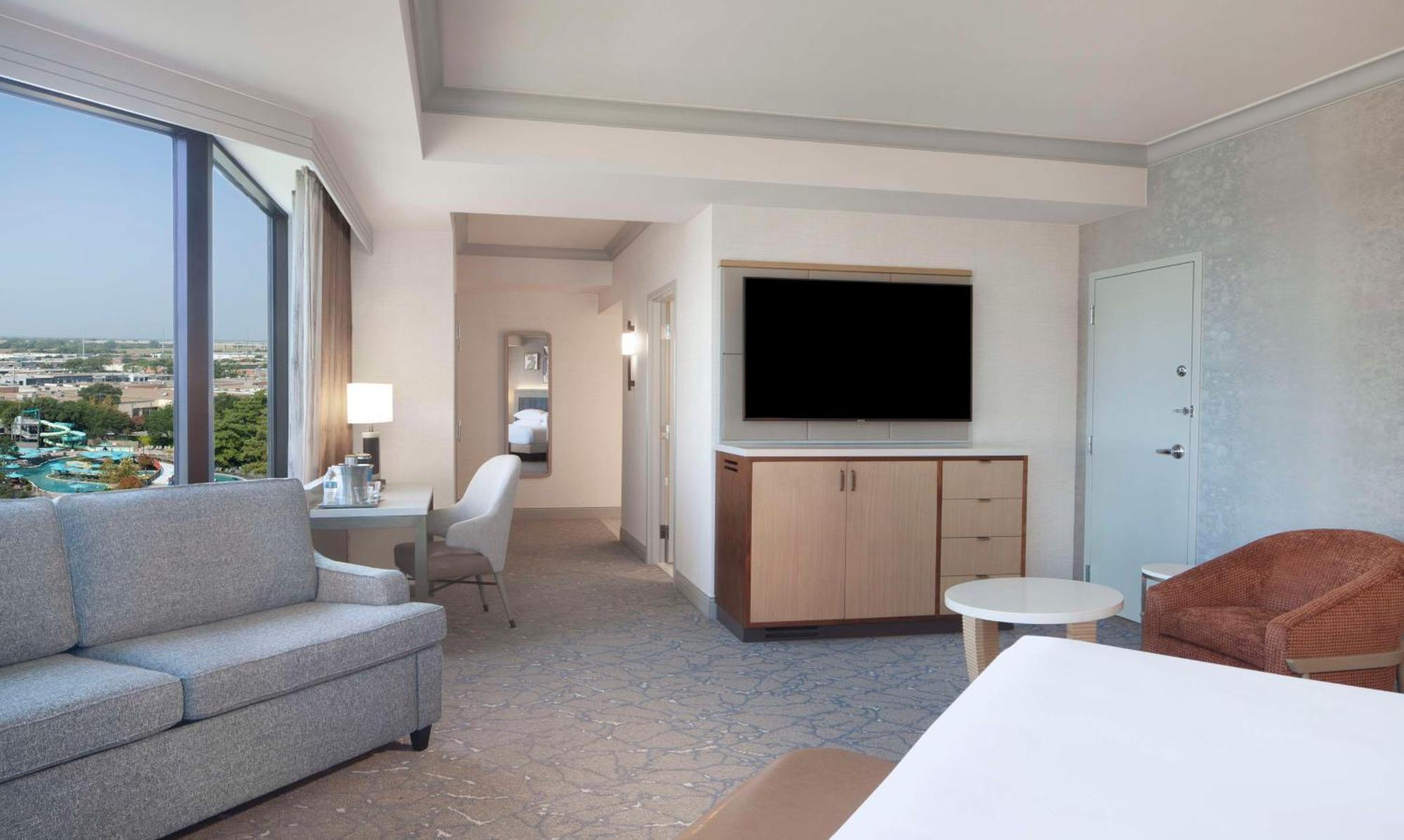 Tower Signature Junior King Suite