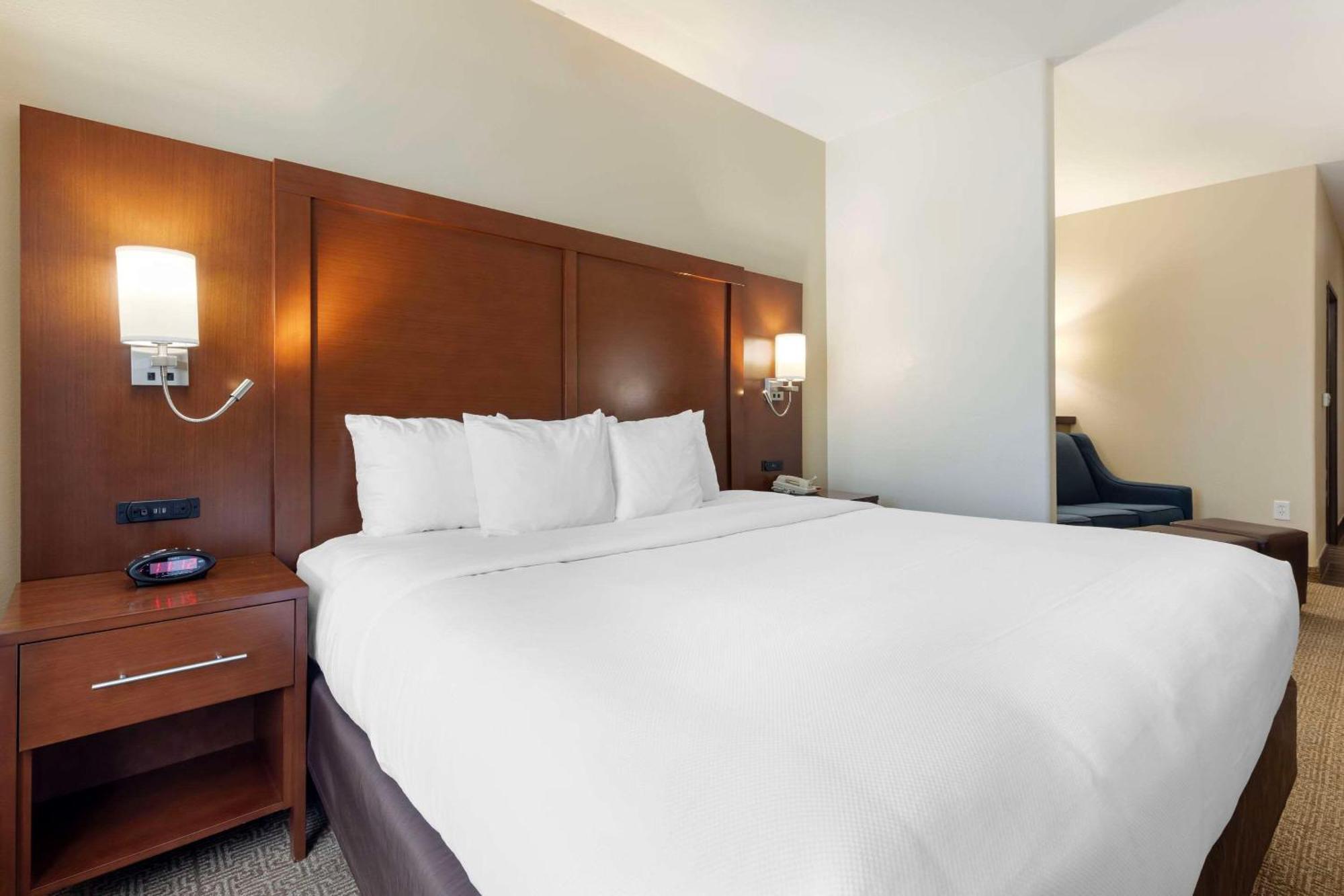 King Suite - Accessible/Non-Smoking,1543621708:JPEG