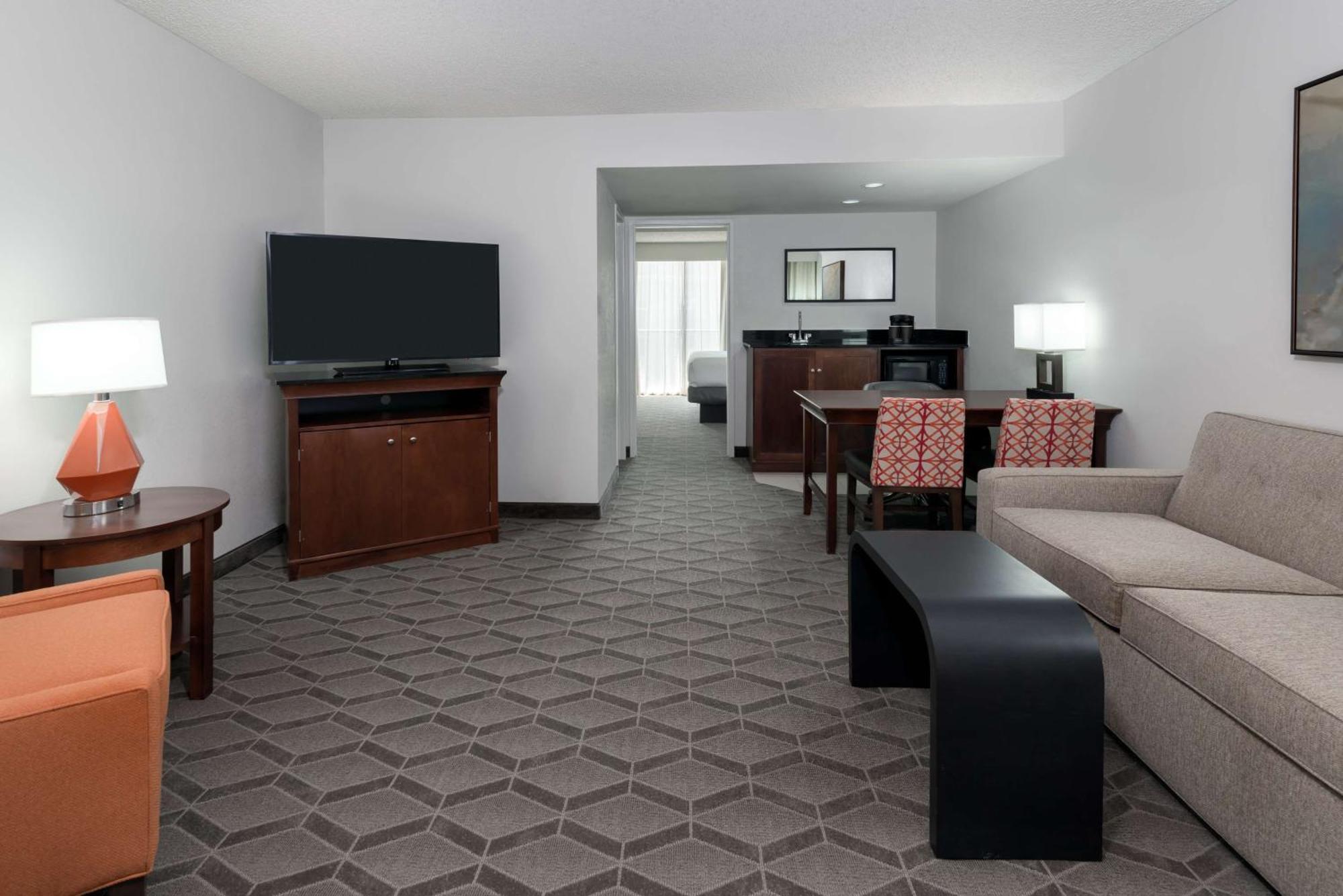 Non-Smoking King Suite with Shower