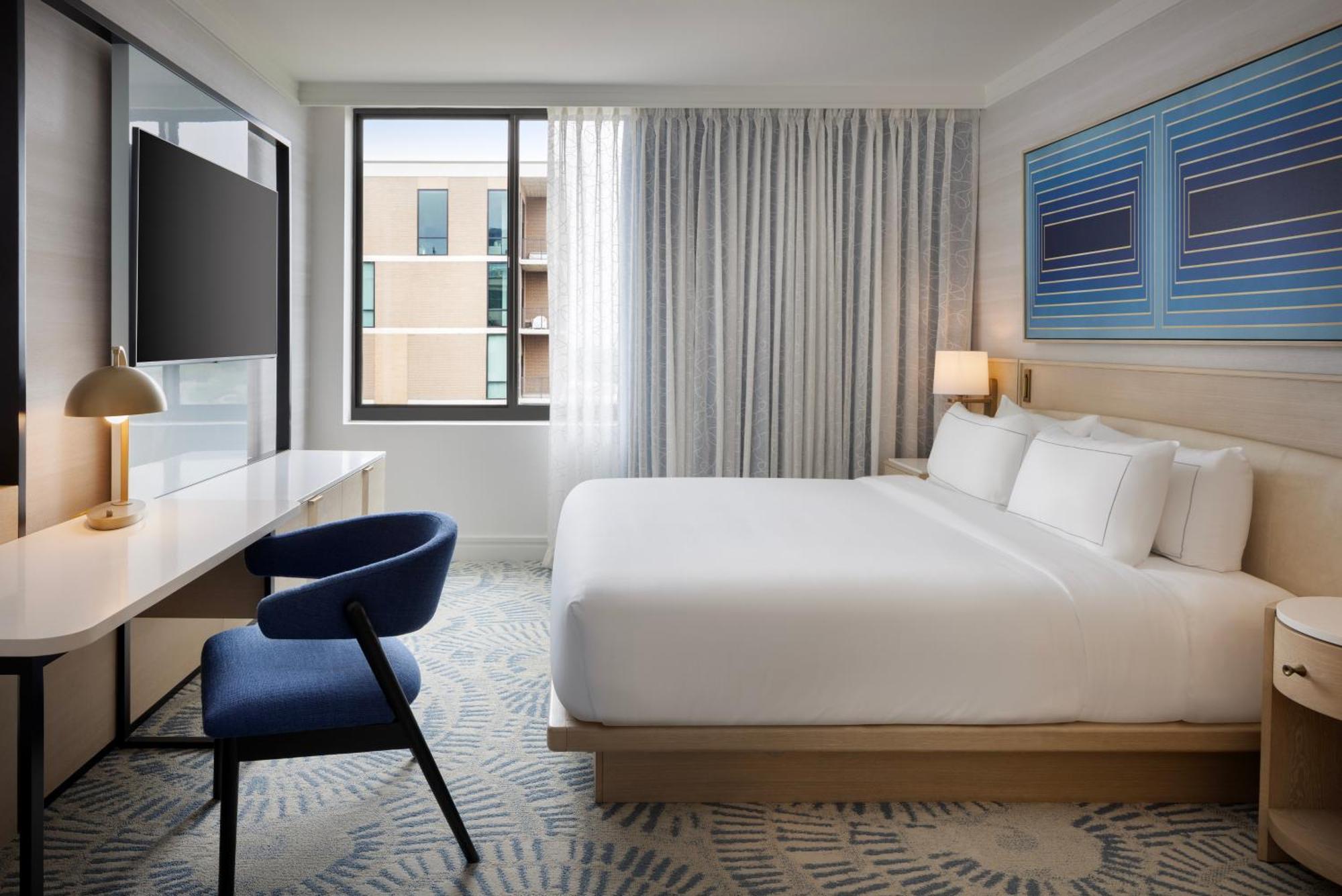 King Room with Roll-In Shower - Mobility/Hearing Accessible