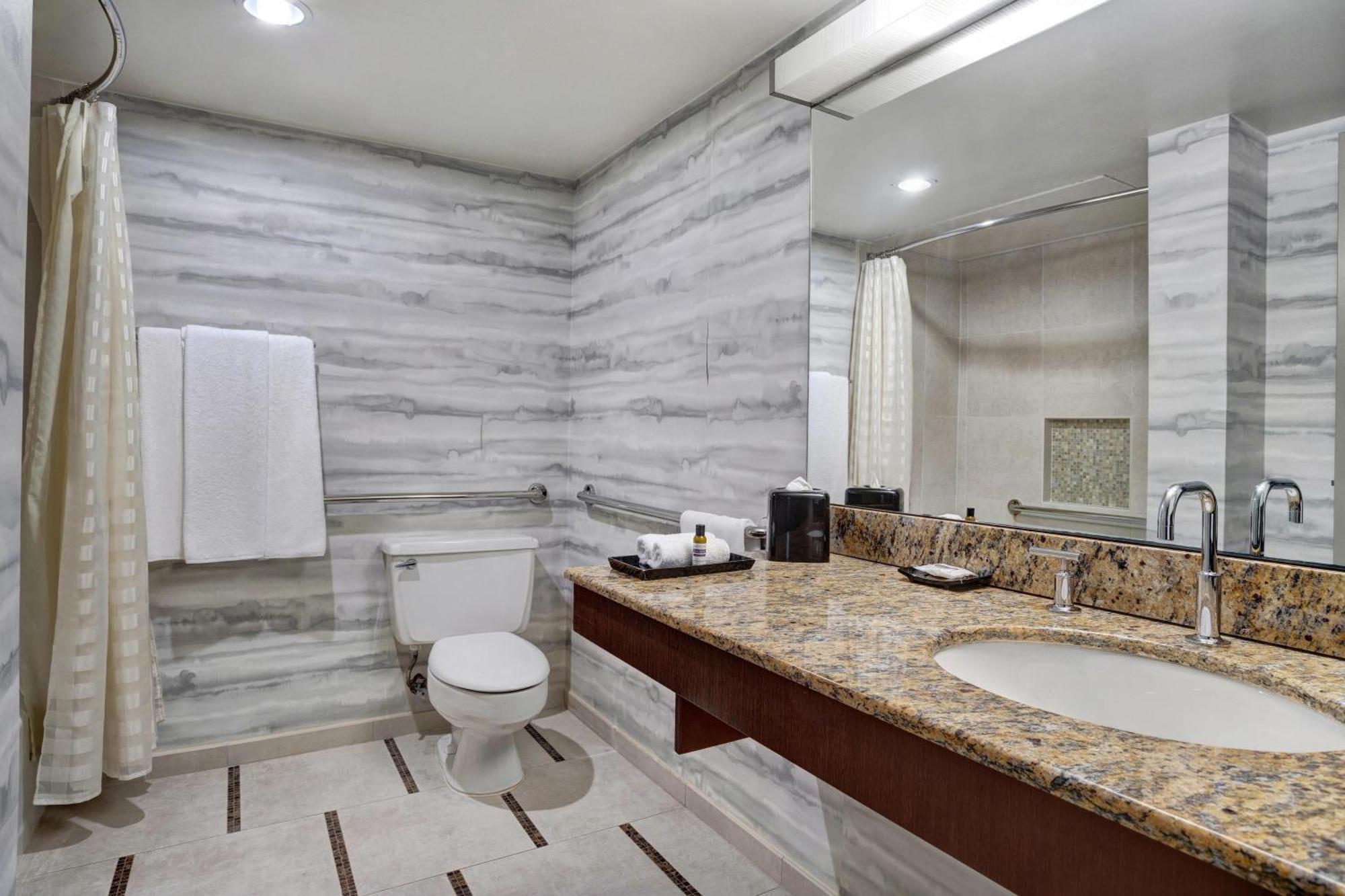 King Room with Accessible Shower - Disability Access