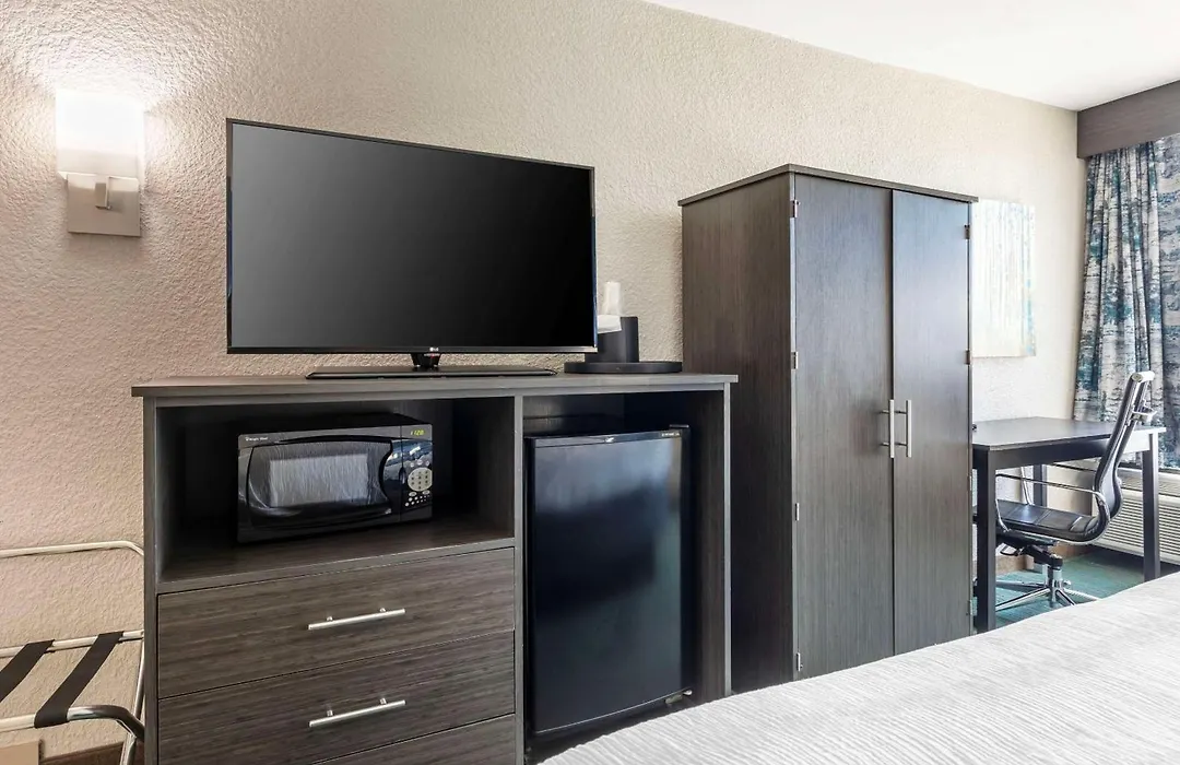 Comfort Inn Dallas North Love Field Airport-1